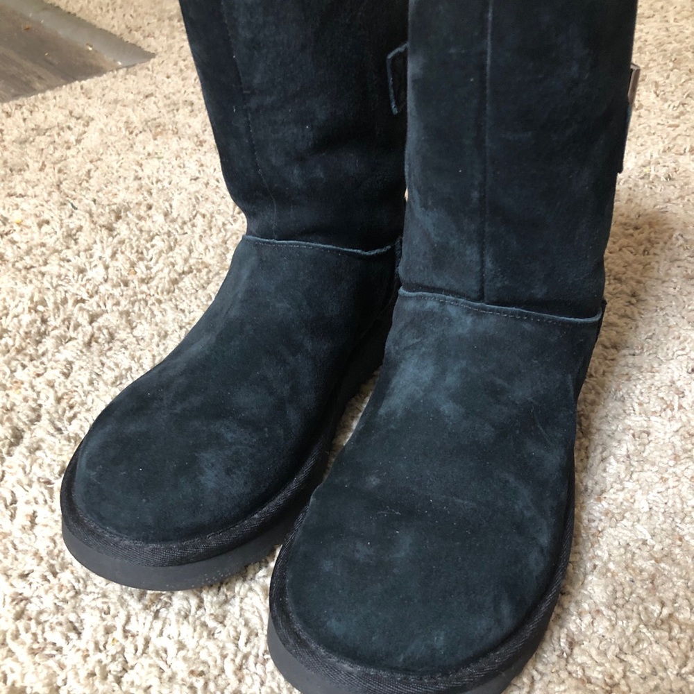 Great Condition UGGS - Picture 2 of 4